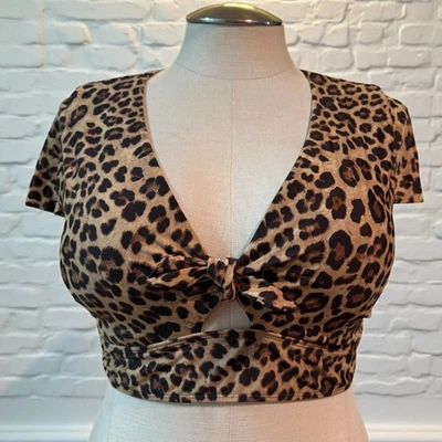 Torrid 1 (1X 14/16) Leopardo Inalámbrico Tetona Natación Corbata Frontal Bikini Top con Mangas  Foto 1 de 3
