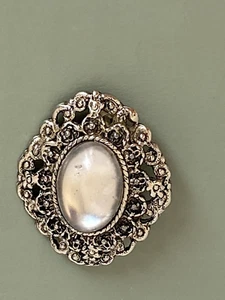 VINTAGE Rhinestone  BROOCH CLEAR STONE/ Gun Metal Muted Silver Filigree - Picture 1 of 4