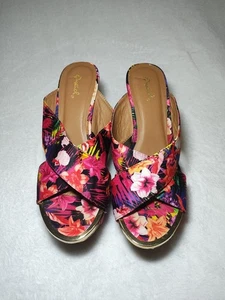 Qupid Satin Floral Cork Look 4" Wedge Heel Sandal Size 8 🌺🏵️ - Picture 1 of 6