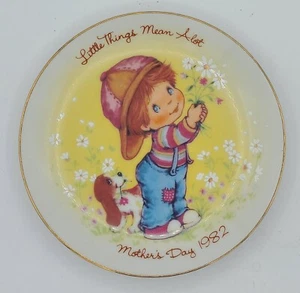 Avon Plate Little Things Mean Alot Vintage 1982 Mothers Day 5" Boy Flowers Puppy - Picture 1 of 5