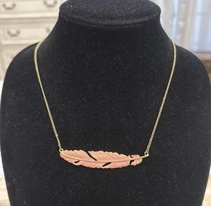 Vintage Gold Tone Pink Feather Choker Collar Pendant Statement Necklace - Picture 1 of 3