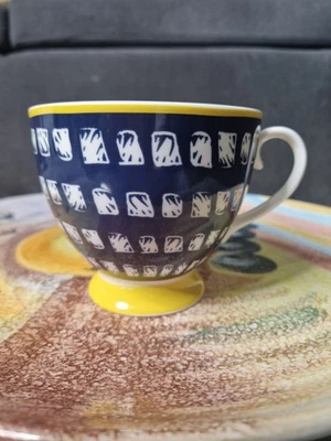 Taza con patas KitchenCraft China 400 ml azul marino cuadrados apta para microondas Foto 1 de 4