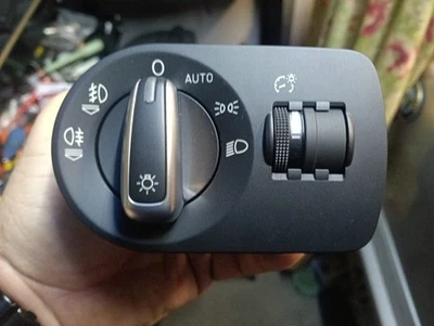 INTERRUTTORE COMANDO LUCI AUDI Q3 - Immagine 1 di 4