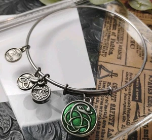 SOLVAR Book of Kells Expandable Irish IRELAND Bangle Enamel Charms Bracelet! - Picture 1 of 7