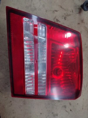 Conjunto de luz trasera interior derecha pasajero Dodge Journey 09-11 puerta levadiza Foto 1 de 4