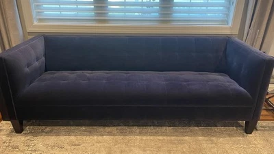 Sofá Mitchell Gold + Bob Williams "Kennedy" 90" en color ciruela/púrpura Foto 1 de 4