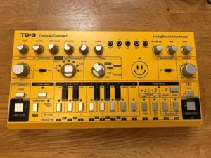 Behringer TD-3-AM Analog Base Line Synthesizer - Picture 1 of 9