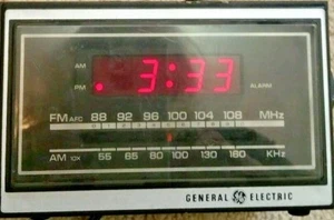 VINTAGE GENERAL ELECTRIC GE Digital AM FM Alarm Radio Model # 7-462OD Teak COLOR - Picture 1 of 6
