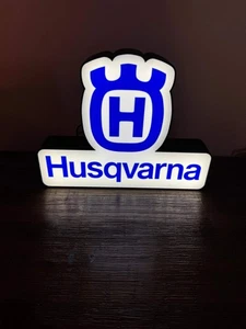 Husqvarna Blue & White Logo - LED Light up display Art - USB Powered - Bild 1 von 4