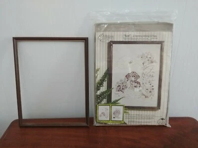 Lost Embroidery Kit Paragon Needlecraft Puppy Dog 12" x 16" Comes with FRAME - Image 1 of 4