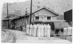 OD261 2NDGEN NEG/RP 1933/60s CHESAPEAKE & OHIO RAILOAD STATION ELKHORN CITY KY - Picture 1 of 1