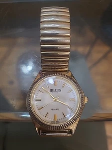 Hilton Uhr Herren Gold Silber Edelstahl Stretch WR Batterie Weiß Quarz - Bild 1 von 8
