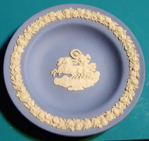 Wedgwood Blue Jasperware Small Greek God Chariot Ring Dish Plate 4 3/8" - Bild 1 von 4