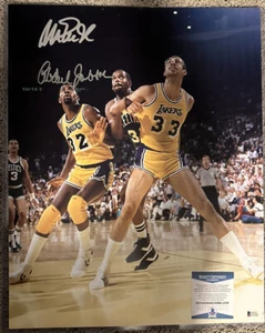 Foto firmada de Kareem Abdul Jabbar and Magic Johnson 16x20 BAJO certificado de autenticidad prueba de testigos - Imagen 1 de 2