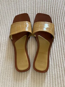 ZARA Brown Faux Patent Leather Slides Sandals Slip-Ons Sz 8 - Picture 1 of 6