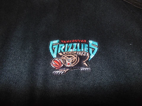 AUTHENTIC VINTAGE VANCOUVER GRIZZLIES LEATHER AND MELTON JACKET Cover