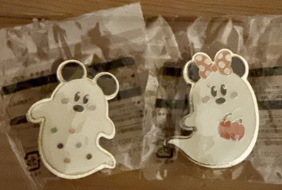 Tokyo Disneyland Limited Mickey & Minnie Ghost Game Prize Pin 2018 Disney Ltd - Image 1 of 4