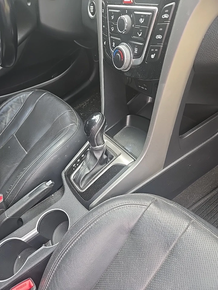 2014 Hyundai Elantra GT. DOOR PANELS. 4 - Image 1 of 4