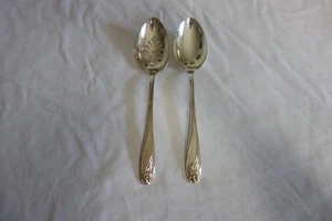 Rogers Bros 1847 Daffodil Set of 2 Slotted Serving Spoons Silverplate - Picture 1 of 4