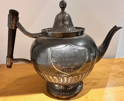 Antigua tetera de metal enchapada en plata Liverpool Football Club temporada 1900 premio Foto 1 de 4