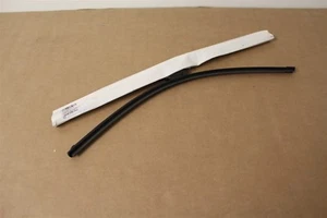 Drivers Wiper Blade VW Golf Cabriolet Mk6 5K7955426A New genuine VW part - Picture 1 of 3
