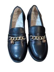 Zapato Mocasín Studio 1886 Marca Mujer Cadena Corazón Dije Negro Talla 8 Tacón Bajo - Imagen 1 de 7