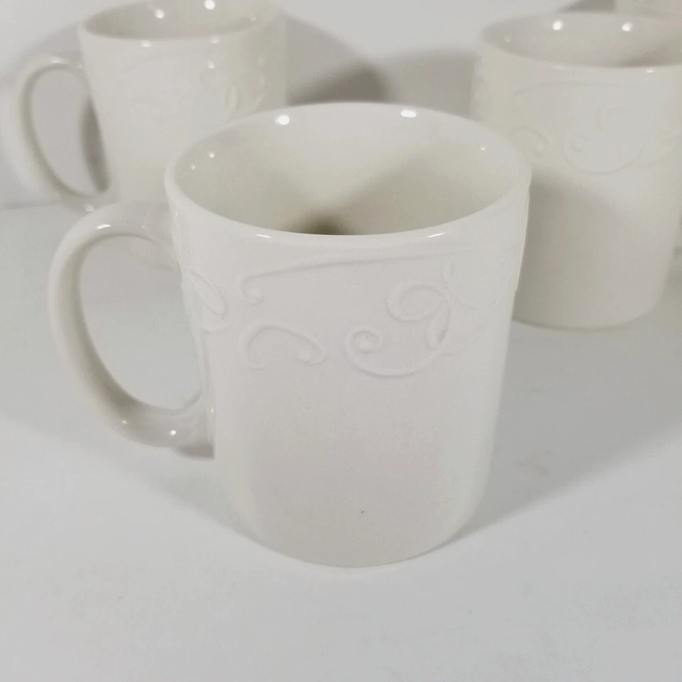 Juego de cuatro tazas de té de café confeti Pfaltzgraff rollos blancos en relieve Foto 1 de 3