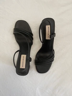 Anthonio Melani - Tacones de gatito con tiras negras Foto 1 de 4