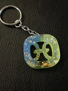 Handmade Resin Glow In The Dark Astrology Pisces Keychain By MDMArts - Picture 1 of 4