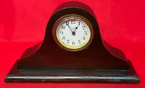 Antico orologio a mantello New Haven U.S.A. miniatura in legno di mogano con retro cammello - Foto 1 di 6