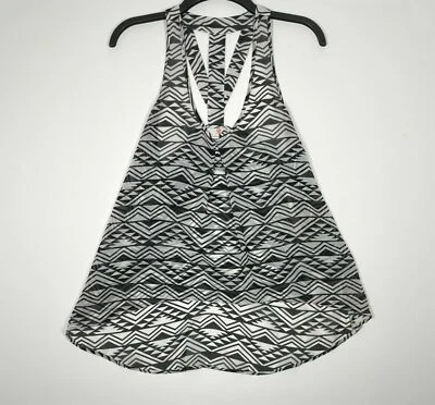 Blusa para mujer Guess semi transparente espalda corredora geométrica azteca negra blanca cuello en V S Foto 1 de 4