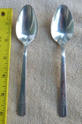 Juego de 2 cucharaditas Wm A Rogers plateado patrón eterno con desgaste 6" Foto 1 de 3