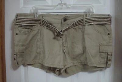 DEGREE MUJER JEANS CORTO TALLA 19 con cinturón Foto 1 de 4