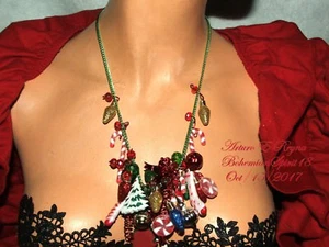 ARTURO E.REYNA CHRISTMAS CHARMS SANTA BOOTS GLASS BEADS CHUNKY NECKLACE  - Picture 1 of 6