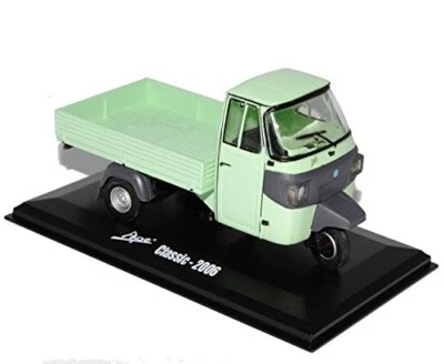 ITALERI 1:32 MOTOCARRO PIAGGIO APE CLASSIC 2006 VERDE ART 768023 - Immagine 1 di 2