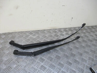 2023 TOYOTA C-HR GR-SPORT CR1 1.8 HYBRID HATCH PAIR OF FRONT WIPER ARMS *11131 - Image 1 of 4