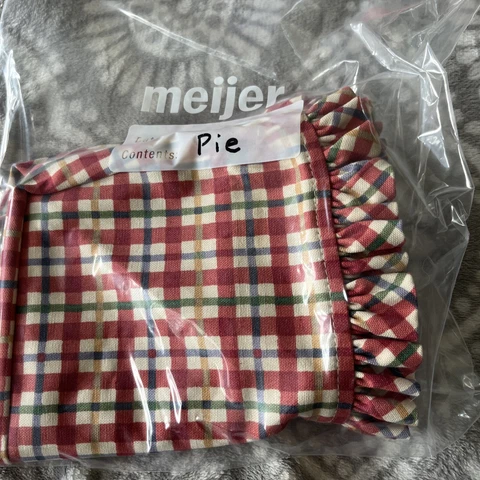 LONGABERGER PIE BASKET CHERRY PLAID LINER Cover