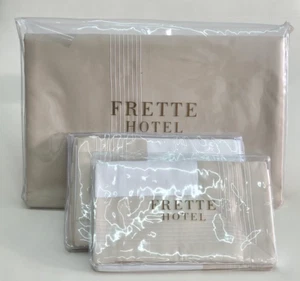 Set copripiumino e federe Frette Porto King arenaria/bianco 100% raso di cotone - Foto 1 di 8