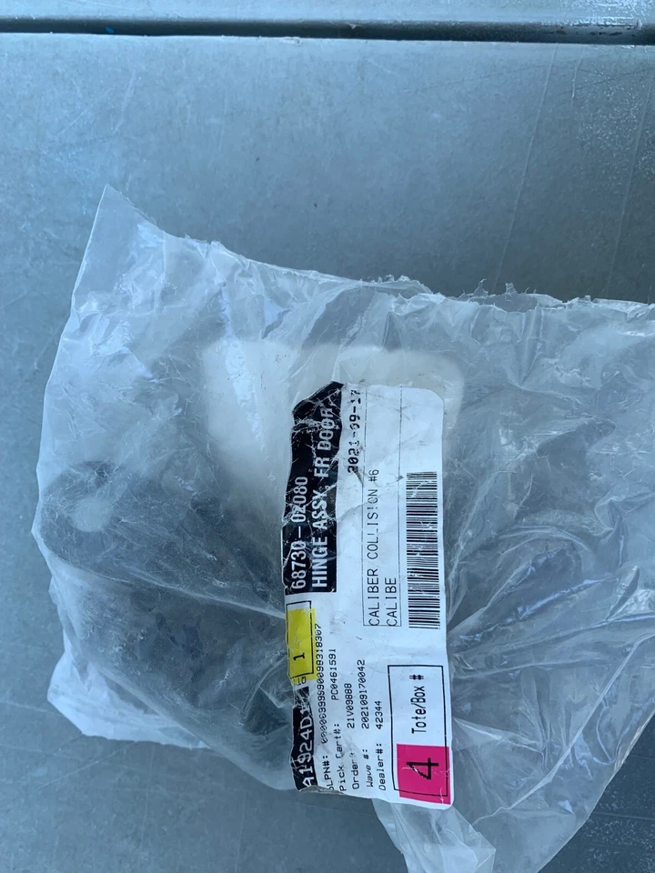 TOYOTA FRONT DOOR LOWER HINGE OEM GENUINE ORIGINAL - Imagem 1 de 1