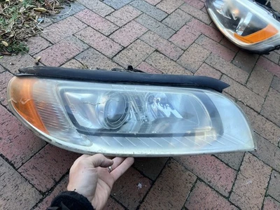 2007-2013 Volvo S80 V70 XC70 Passenger Side Right Xenon Adaptive Headlight - Image 1 of 4