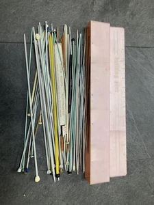 Vintage Stricknadelbox mit gemischtem Lot Stricknadeln - Bild 1 von 6