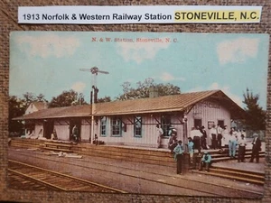 psd: 1913 Norfolk & Western Railway Station STONEVILLE N.C. Postkarte LITHO COLOR - Bild 1 von 2