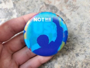 Neat! Bernie Sanders Präsidentschaftskampagne 2020 Not Me Us animierter Knopf - Bild 1 von 3