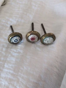 3 Antichi Tiranti Vittoriani Vetro Stella Ottone Vite - Benefici Beneficenza - - Foto 1 di 7