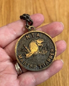 Master Trapper NTA National Trappers Association Medaille Schlüsselanhänger selten - Bild 1 von 3