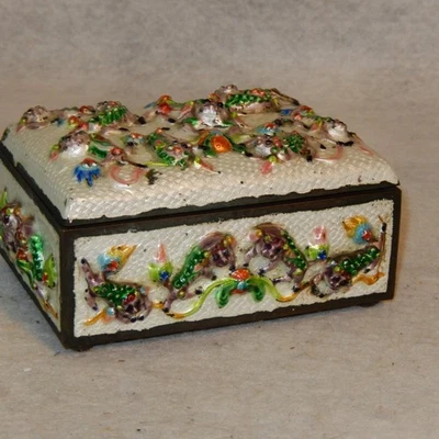 Antiguo Esmalte Chino FOO DOG Relieve BLANCO Ginbari Cloisonne Caja De Colección Metal Foto 1 de 4