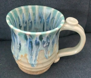 Helping Hands Pottery Studio Art Pottery blau grün Tropfglasur Becher gestempelt - Bild 1 von 9