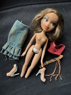 2007 MGA Bratz Movie Reviews Dream Works Shrek Yasmin Doll has haircut - Image 1 of 4