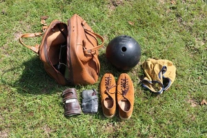 Vintage Bowling Ball With Bowling Shoes and Leather Carrying Bag - Picture 1 of 6