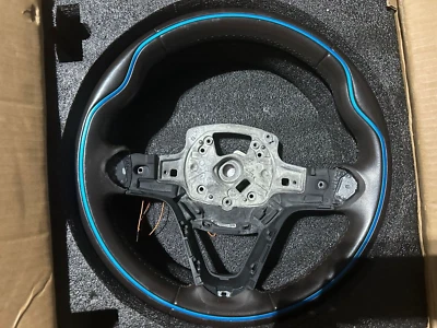 Direção de couro preto BMW I8 2014-2020 FABRICANTE DE EQUIPAMENTO ORIGINAL (2015 BMW I8) - Imagem 1 de 4